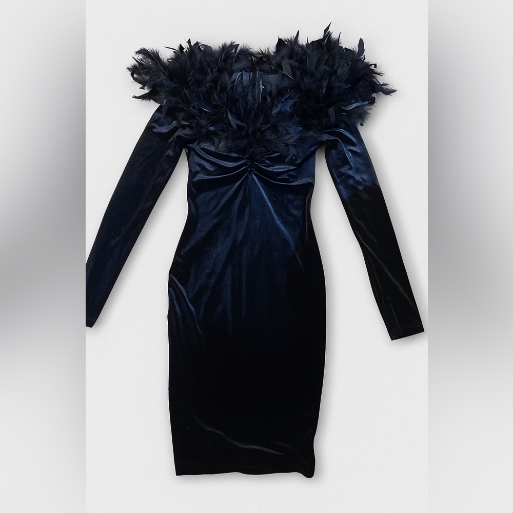 🆕 Black hourglass night dress with real feather